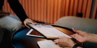 Conquering the Chaos: How HR Management Software Streamlines Efficiency